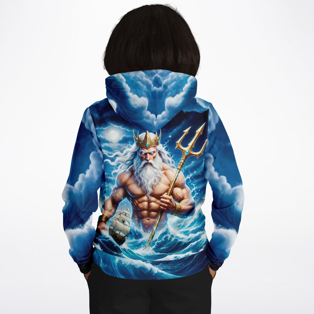 Dreamer Hoodie Poseidon mit Meeresgott Motiv, Dreizack und Schiff bei stürmischem Ozean und Wolken im All-Over-Print