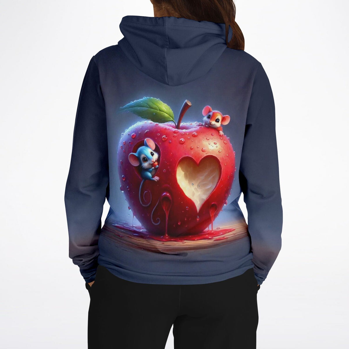 Dunkelblauer Dreamer Hoodie mit süßem Mäusehaus-Motiv, rotem Herz-Apfel und niedlichen Mäusen als All-Over-Print.
