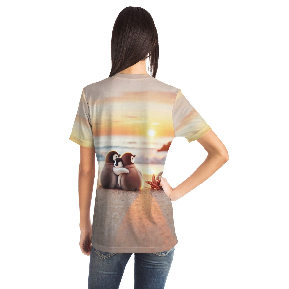 T-Shirt mit Pinguin-Familie am Strand bei Sonnenuntergang, inspiriert von Malen nach Zahlen Motiven für Erwachsene