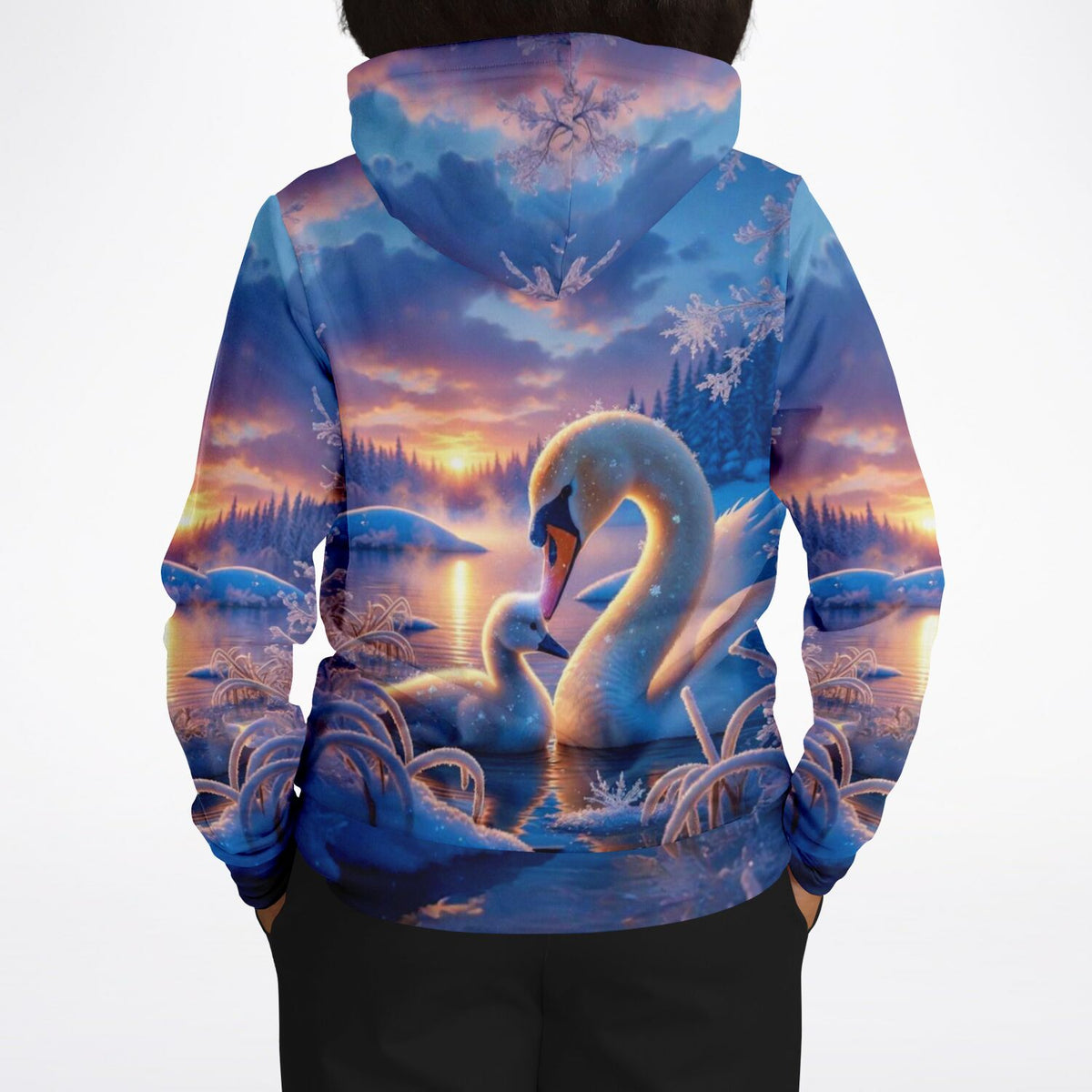 Dreamer Hoodie mit Schwan-Motiv in winterlicher Landschaft, ideal für Fans von entspannendem Diamond Painting oder Kunst.