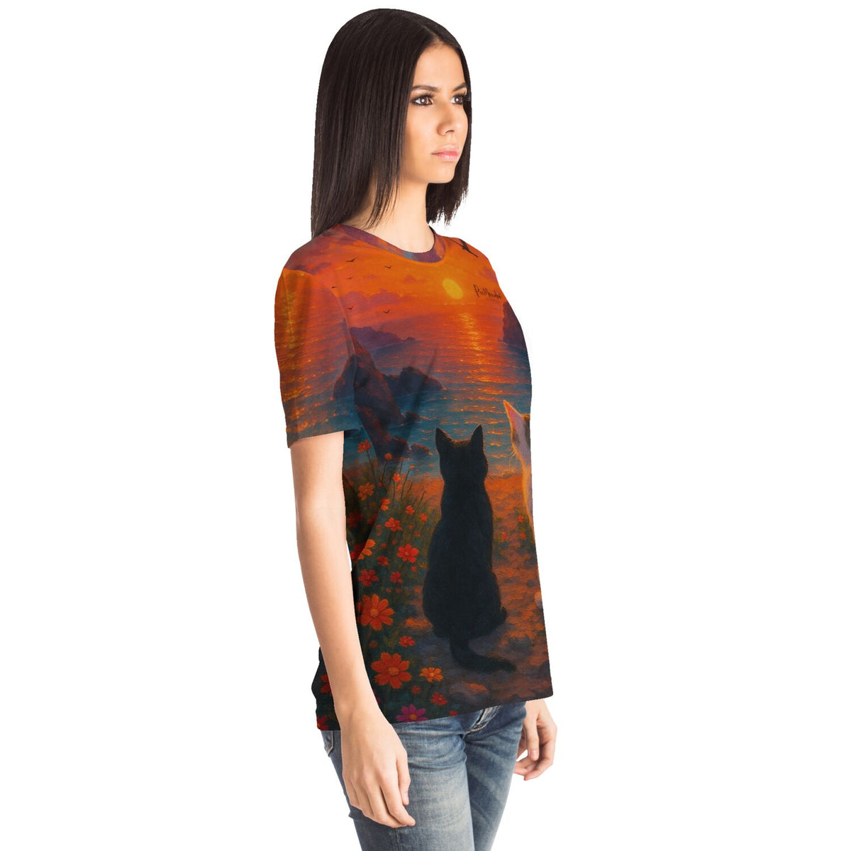 Frau trägt ein T-Shirt mit Katzen im Sonnenuntergang Motiv, inspiriert von Diamond Painting und Malen nach Zahlen Design.