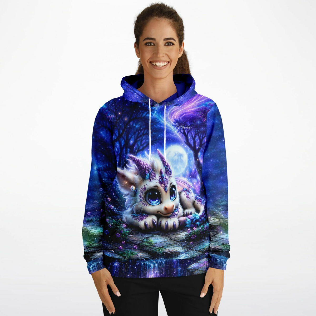 Dreamer Hoodie Lunaris mit süßem Drachen-Motiv in blau-violetter Fantasy-Optik, passend zu Diamond Painting Designs.