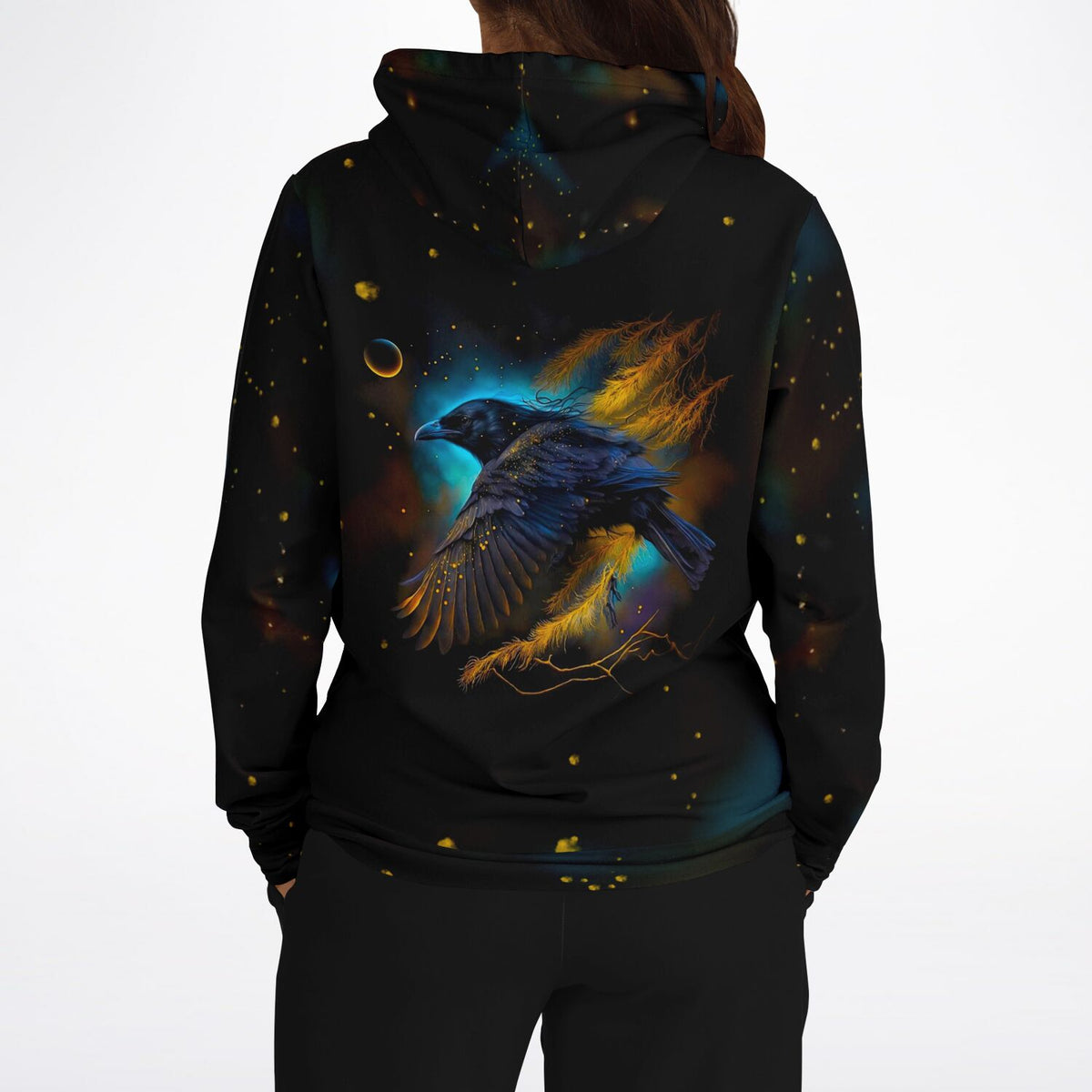 Schwarzer Hoodie mit Hexenrabe Design, künstlerischem Galaxy-Motiv und leuchtenden Farbakzenten für kreative Fans