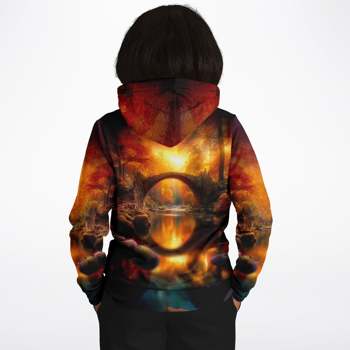 Dreamer Hoodie mit Brücke der ewigen Stunde Motiv als farbenfrohes Allover-Print in herbstlicher Waldlandschaft