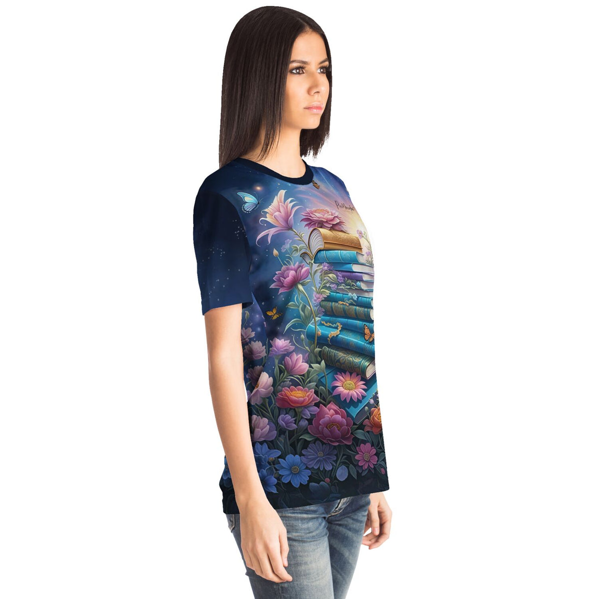 Frau trägt T-Shirt mit buntem Book Lovers Motiv, perfekt für Fans von Diamond Painting und Malen nach Zahlen