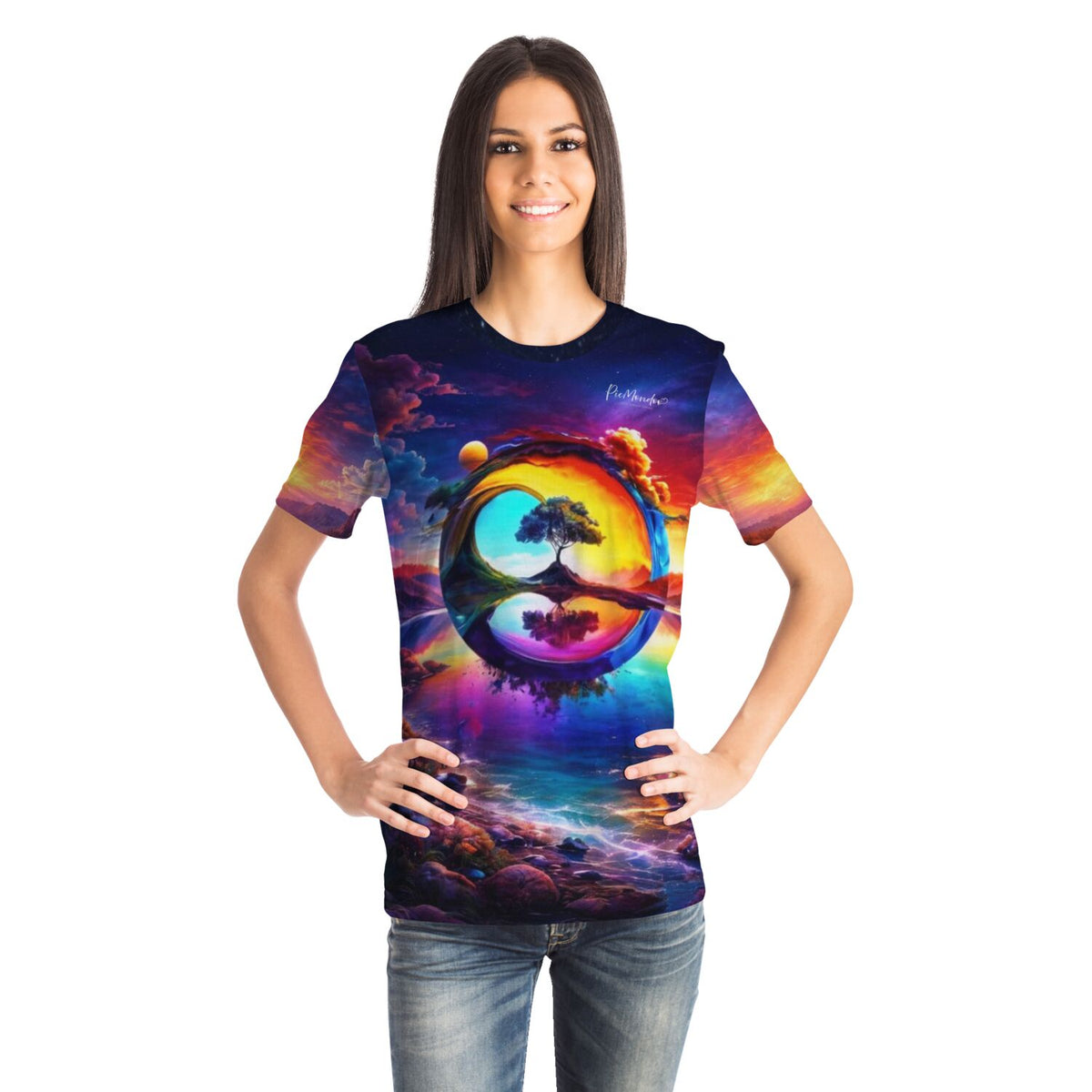 Frau trägt Dreamer T-Shirt mit buntem The Land of Fantasy Motiv im Stil unserer Diamond Painting und Kunstkollektionen