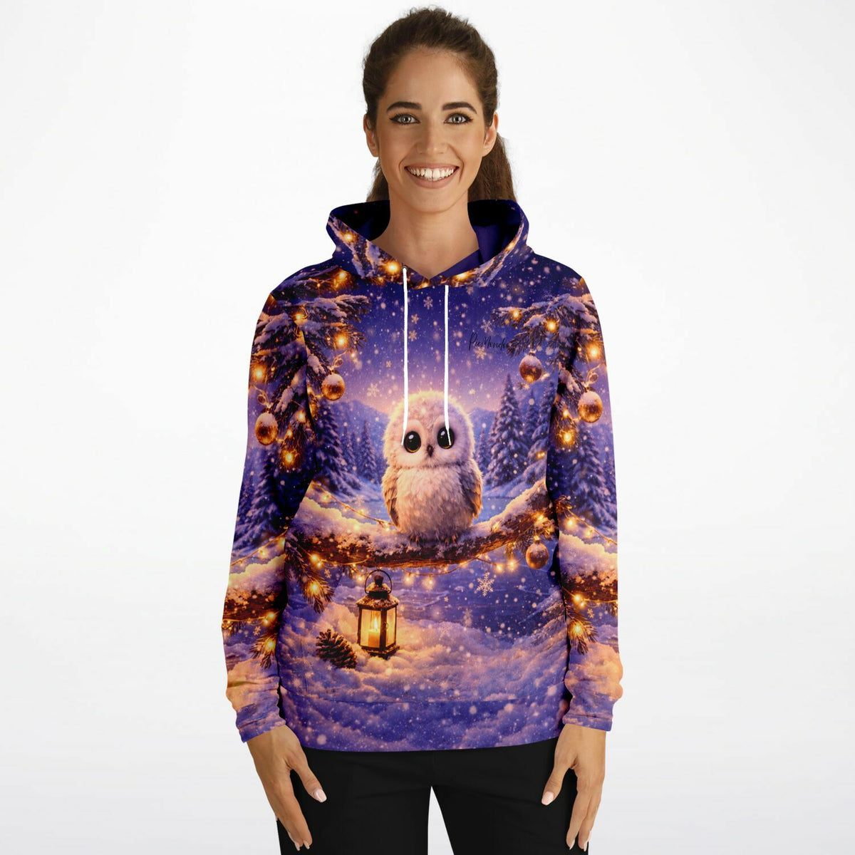 Dreamer Hoodie mit Eulen-Motiv im verschneiten Winterwald, passend zu winterlichen Diamond Painting und Malen nach Zahlen