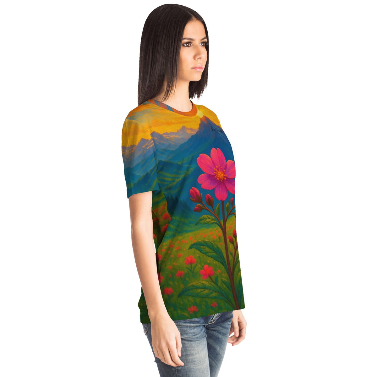 Frau trägt Dreamer T-Shirt mit Gebirgsblume Motiv, inspiriert durch Malen nach Zahlen Designs für Erwachsene.