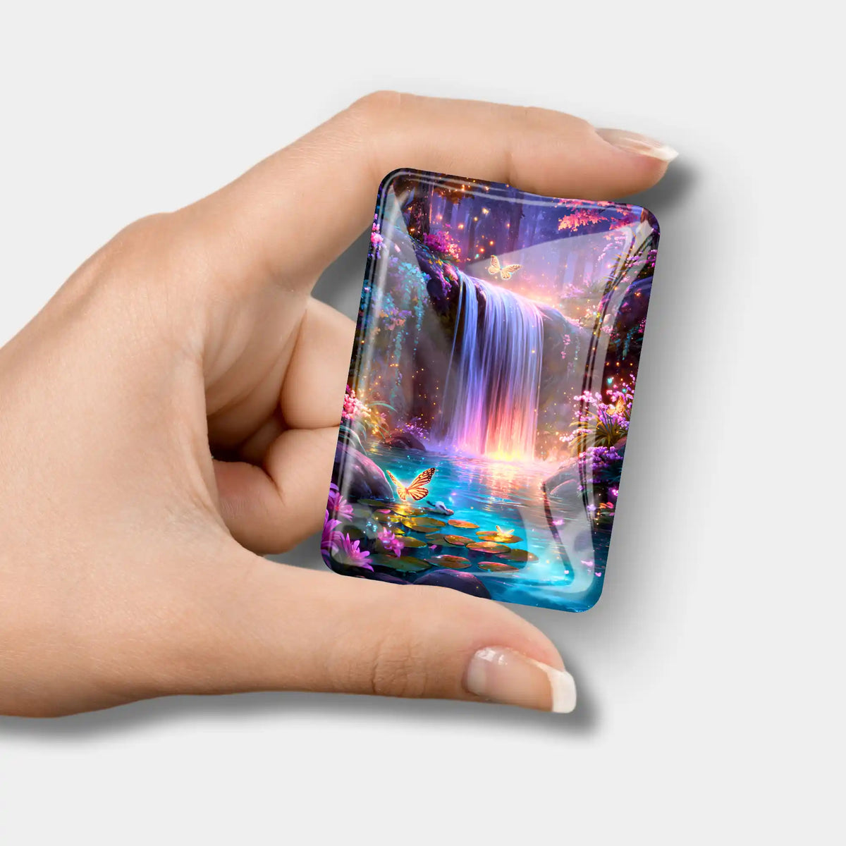 Magischer Cover Minder mit Wasserfall-Motiv als praktisches Zubehör für dein Diamond Painting Set von Picmondoo.
