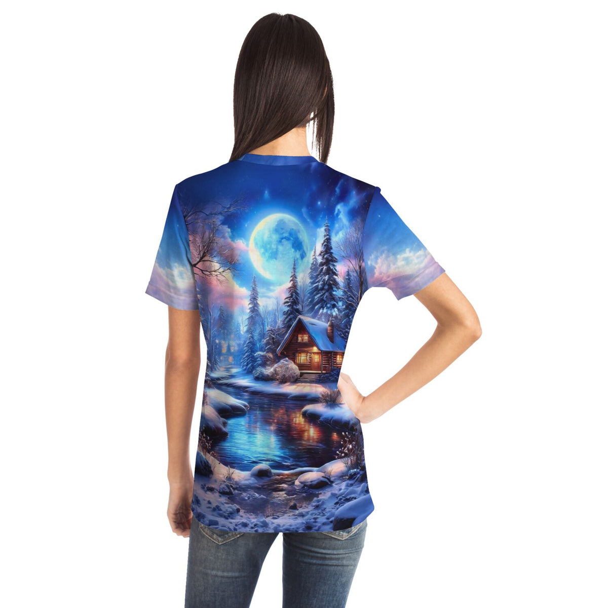 T-Shirt mit Zuflucht im Silberlicht Motiv, Winterlandschaft mit Vollmond und Hütte im Stile von Diamond Painting Kunst