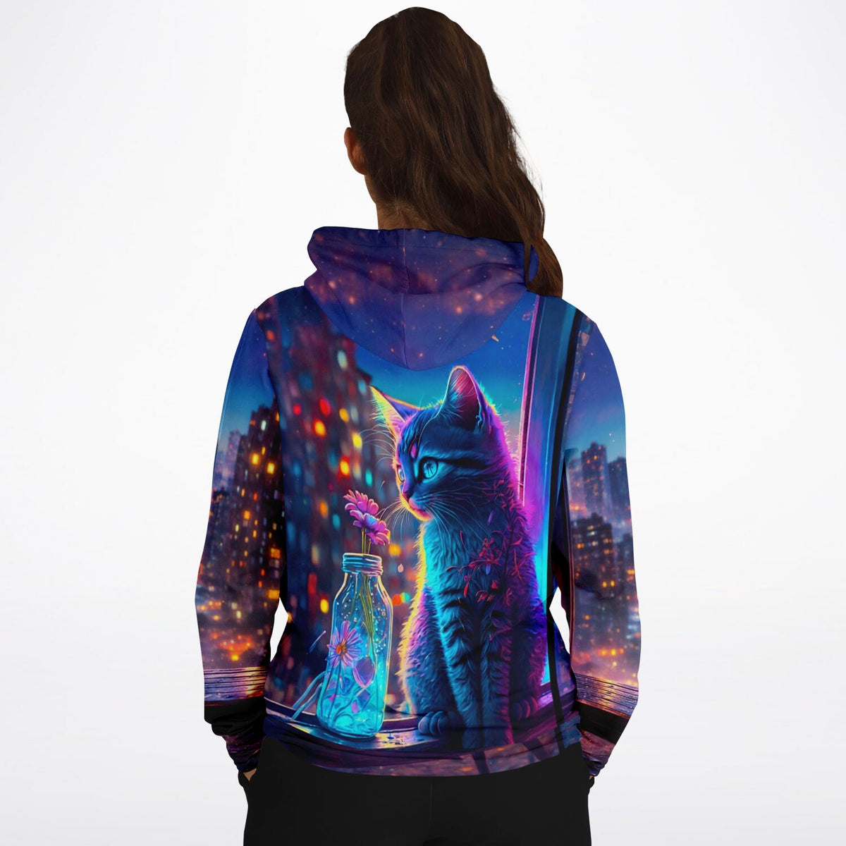 Dreamer Hoodie mit farbenfrohem Diamond Painting Motiv: Eine Katze neben Blumen in einer Glasflasche vor Stadtkulisse
