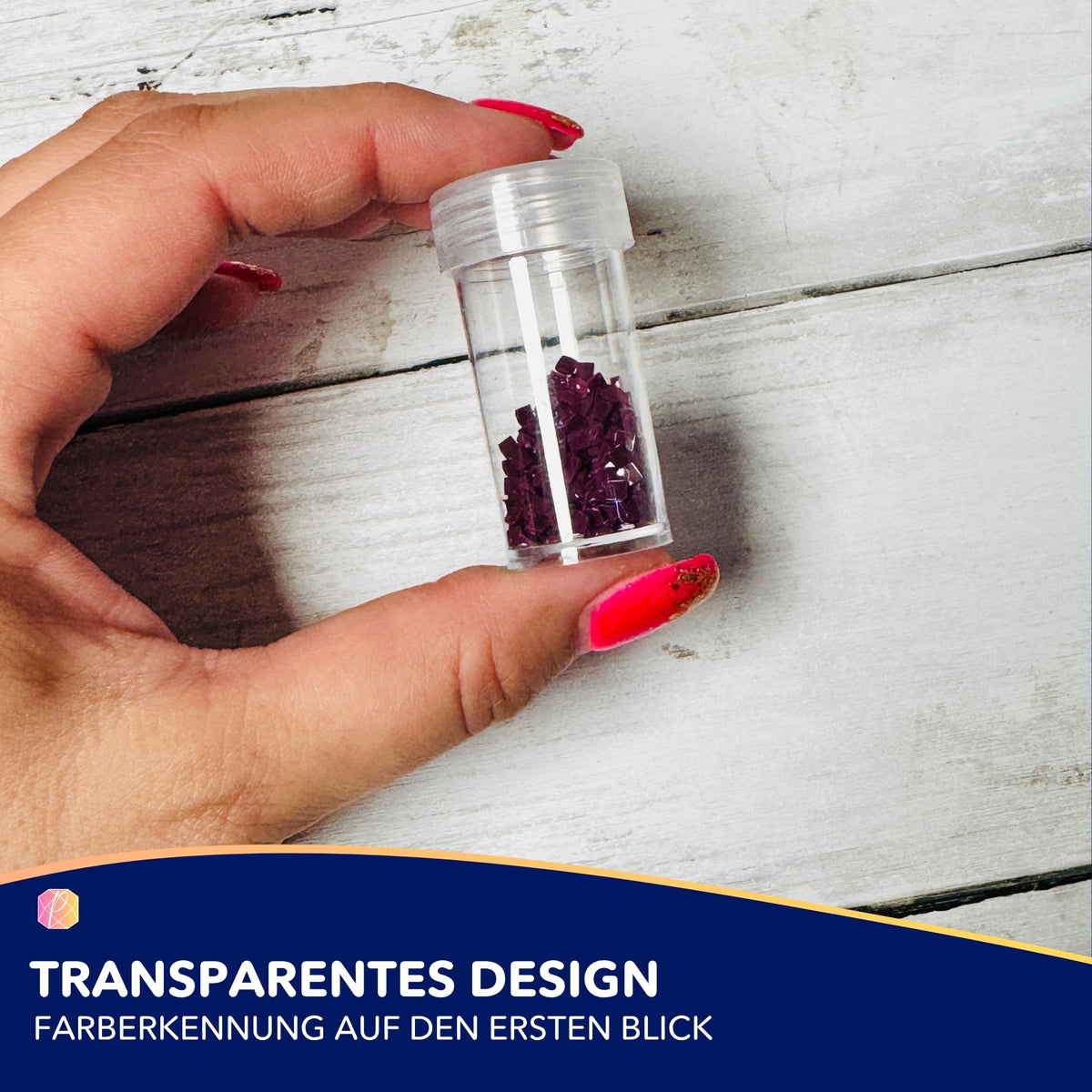 Transparente Diamanten Painting Aufbewahrungsdose befüllt mit dunkelvioletten Steinen als Diamond Painting Zubehör