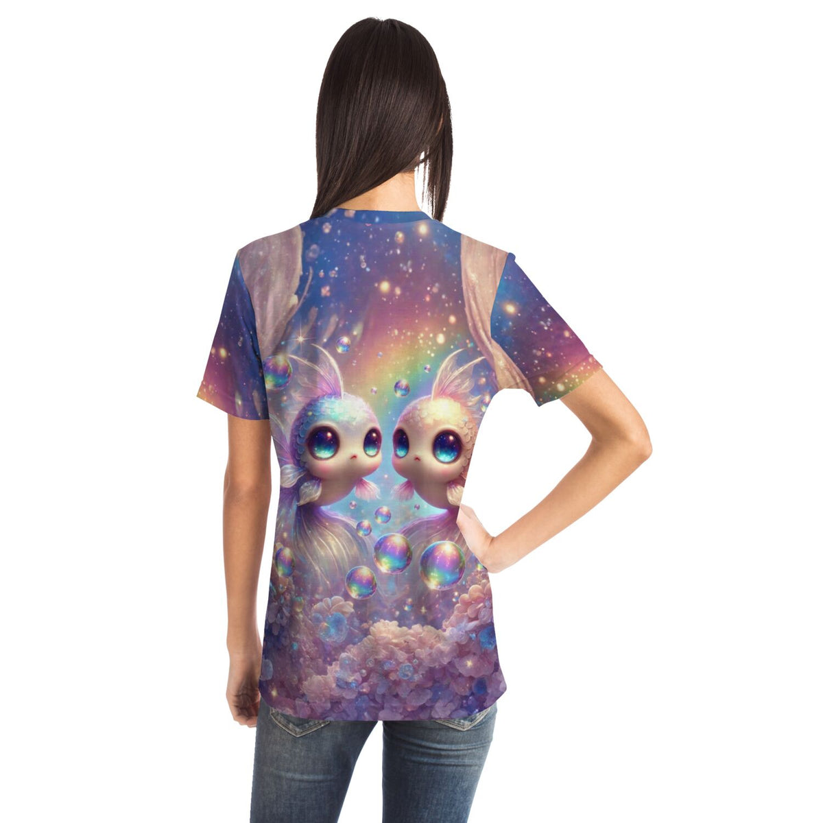 Frau trägt Dreamer T-Shirt mit magischem Fairy-Motiv im Stil von Diamond Painting und Malen nach Zahlen Designs.