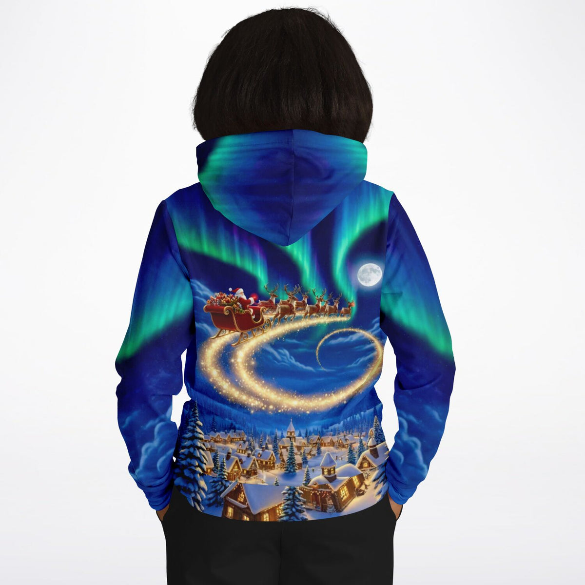 Weihnachts-Hoodie mit fliegendem Weihnachtsmann, Rentieren und Nordlichtern über verschneitem Dorf