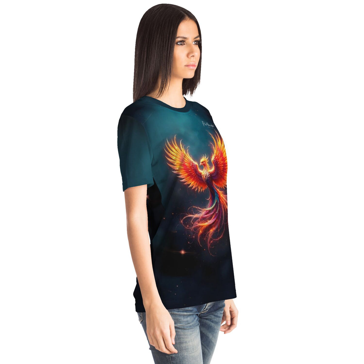 Frau trägt blaues T-Shirt mit leuchtendem Phönix-Motiv, inspiriert von unseren Diamond Painting und Malen nach Zahlen Designs