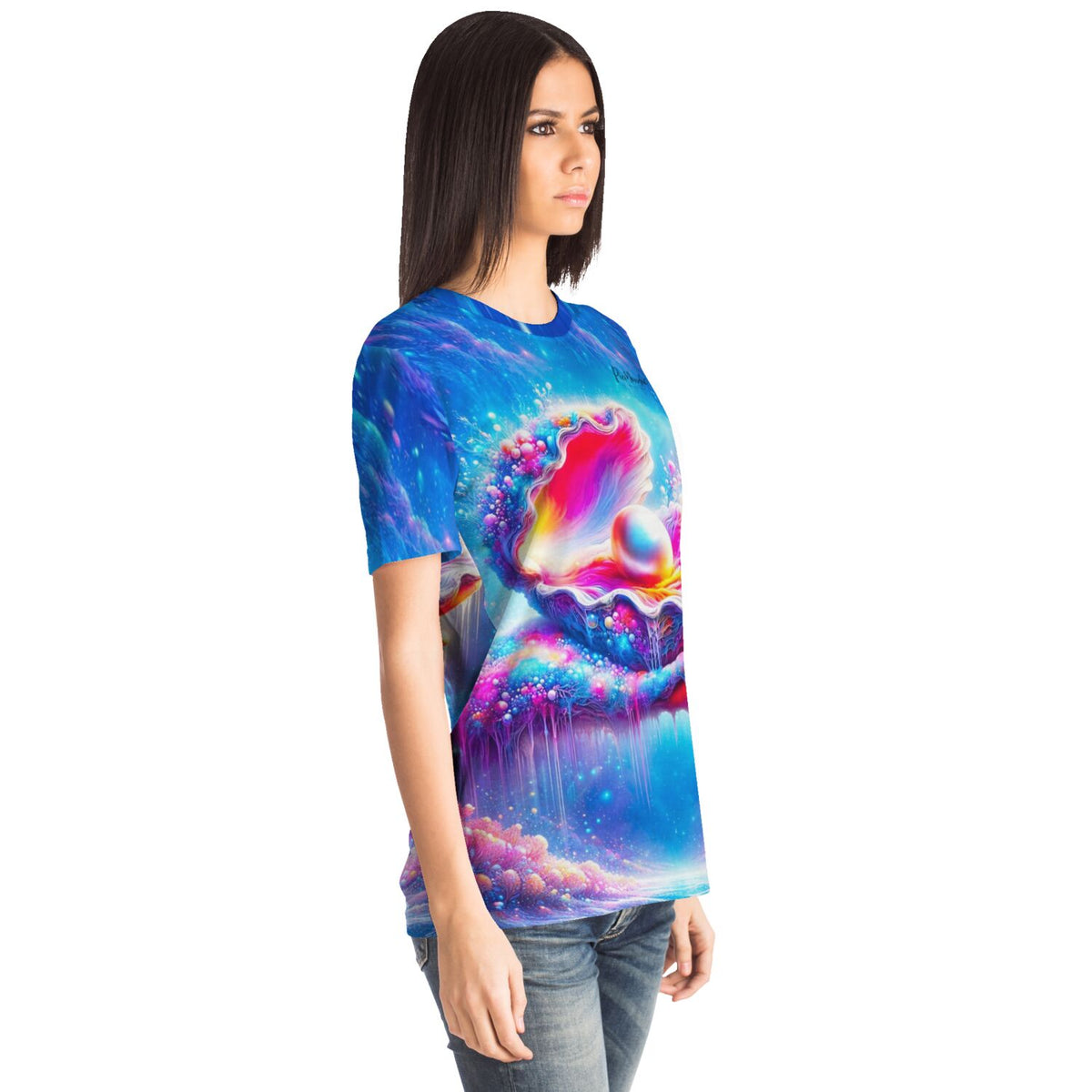 Frau trägt blaues T-Shirt mit buntem Zauber des Meeres Motiv im Stil von Diamond Painting und Malen nach Zahlen Kunst