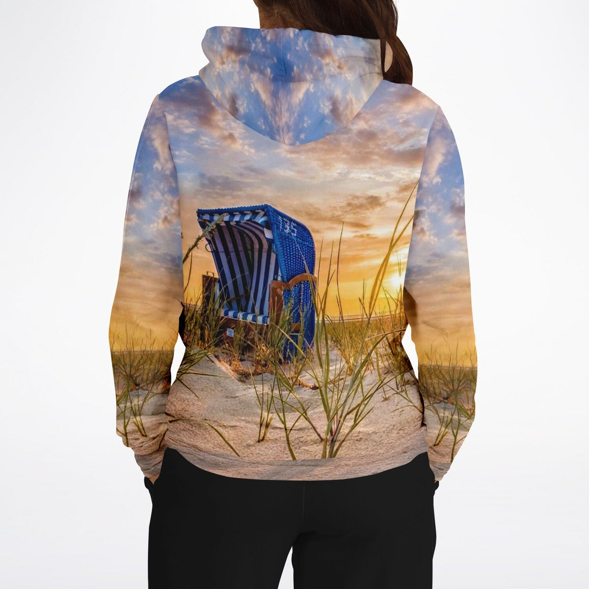 Dreamer Hoodie mit Strandkorb-Motiv, Strand-Druck und Sonnenuntergang für entspannte Styles.