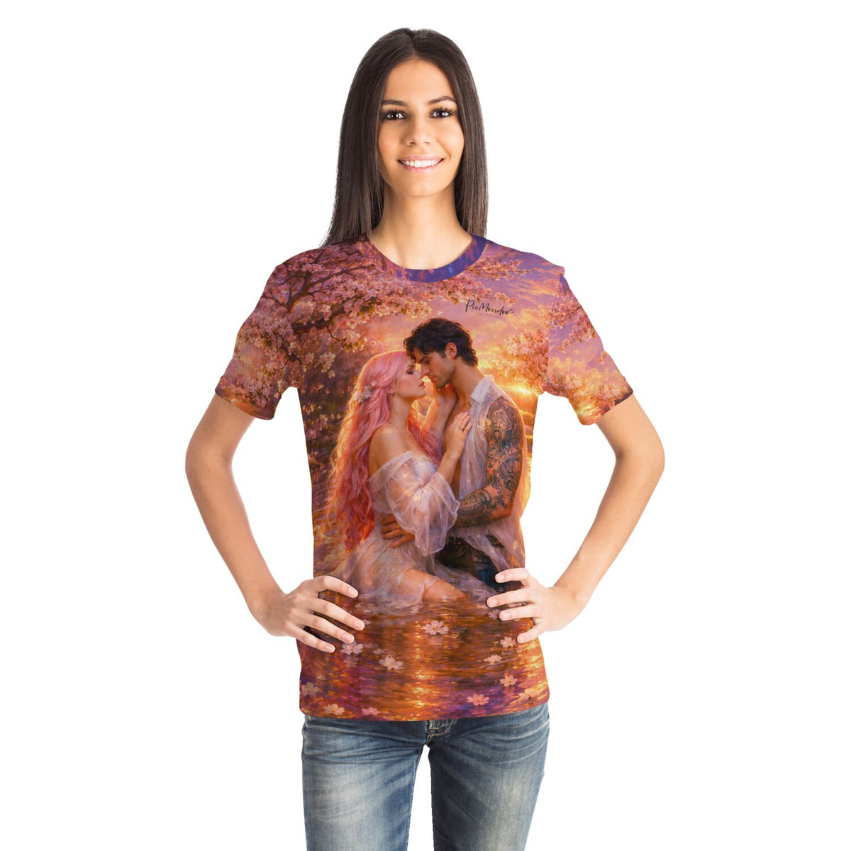 Frau trägt Dreamer T-Shirt mit romantischem Pärchen-Motiv im Stil von Diamond Painting und Malen nach Zahlen Designs.