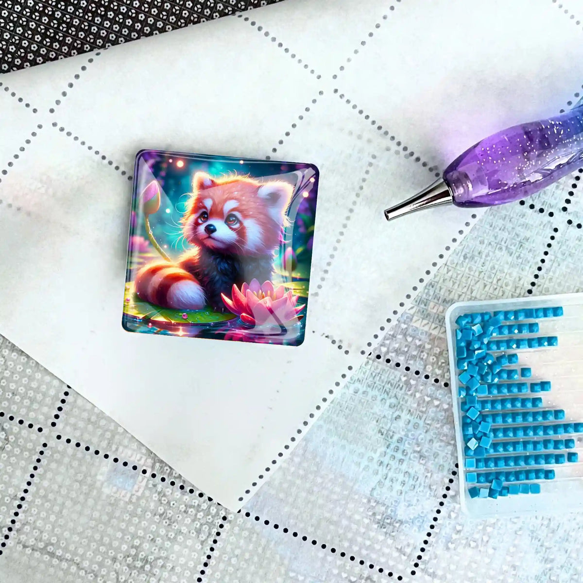 Miko Coverminder aus Glas auf Diamond Painting Leinwand mit Stift und blauen Diamanten für dein Kreativ-Set