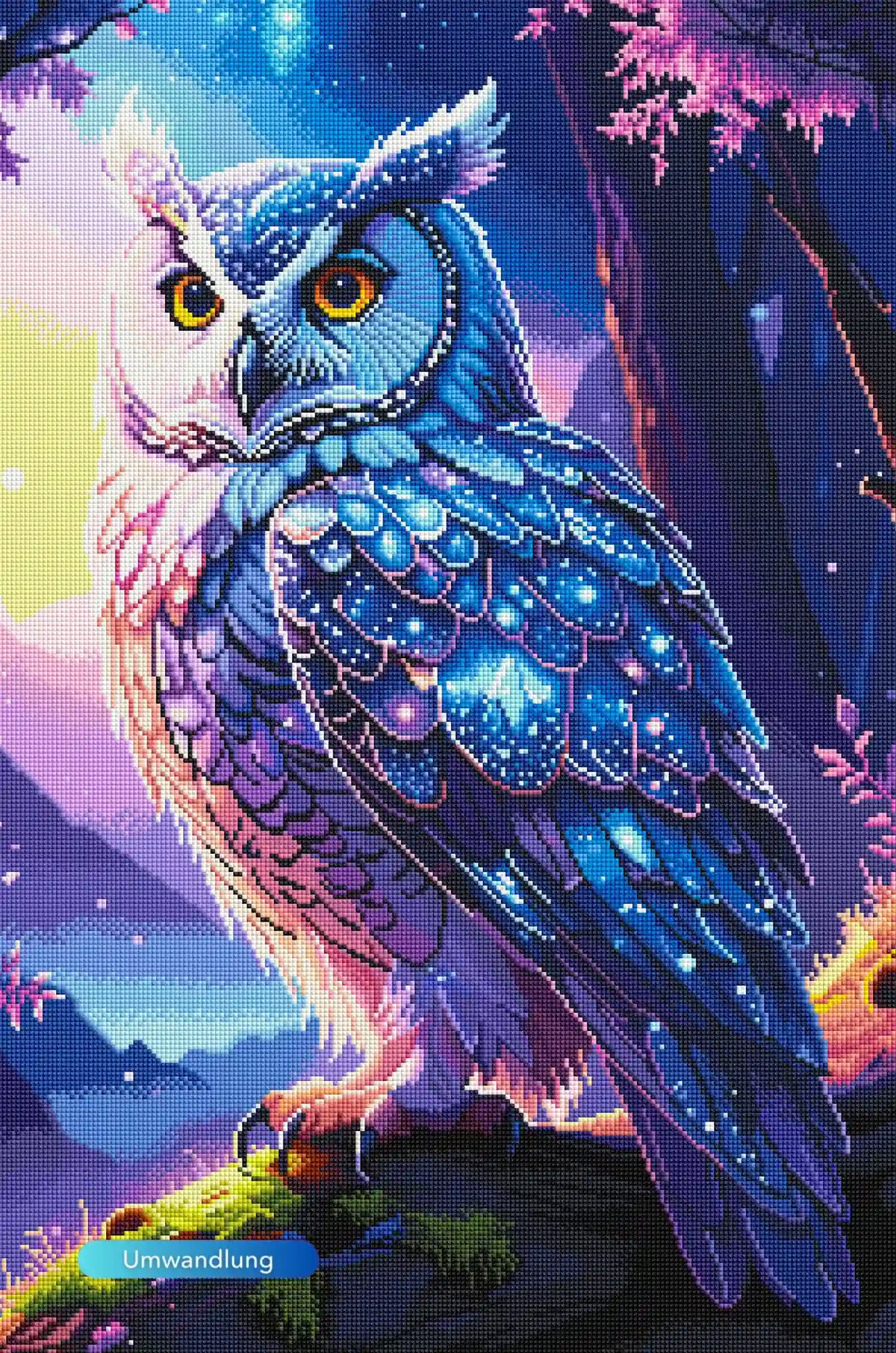 Diamond Painting Set Hüterin der Dämmerung: Magische blaue Eule mit leuchtenden Augen im Märchenwald bei Sternenhimmel.
