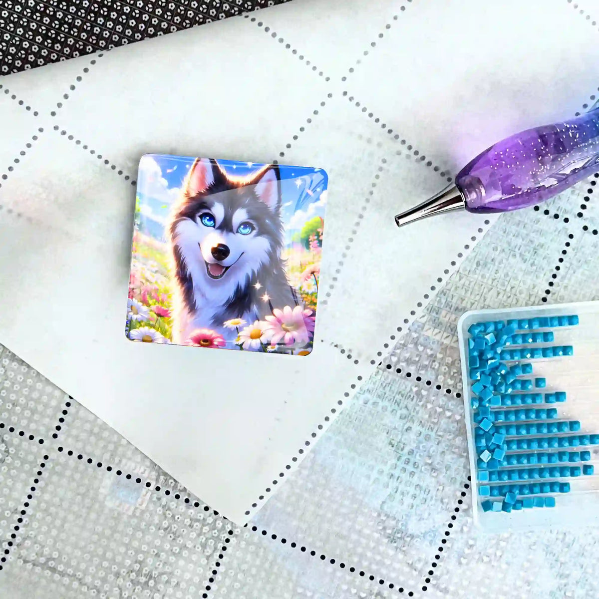 Husky Coverminder aus Glas für Diamond Painting auf einer Leinwand mit Stift und blauen Diamanten