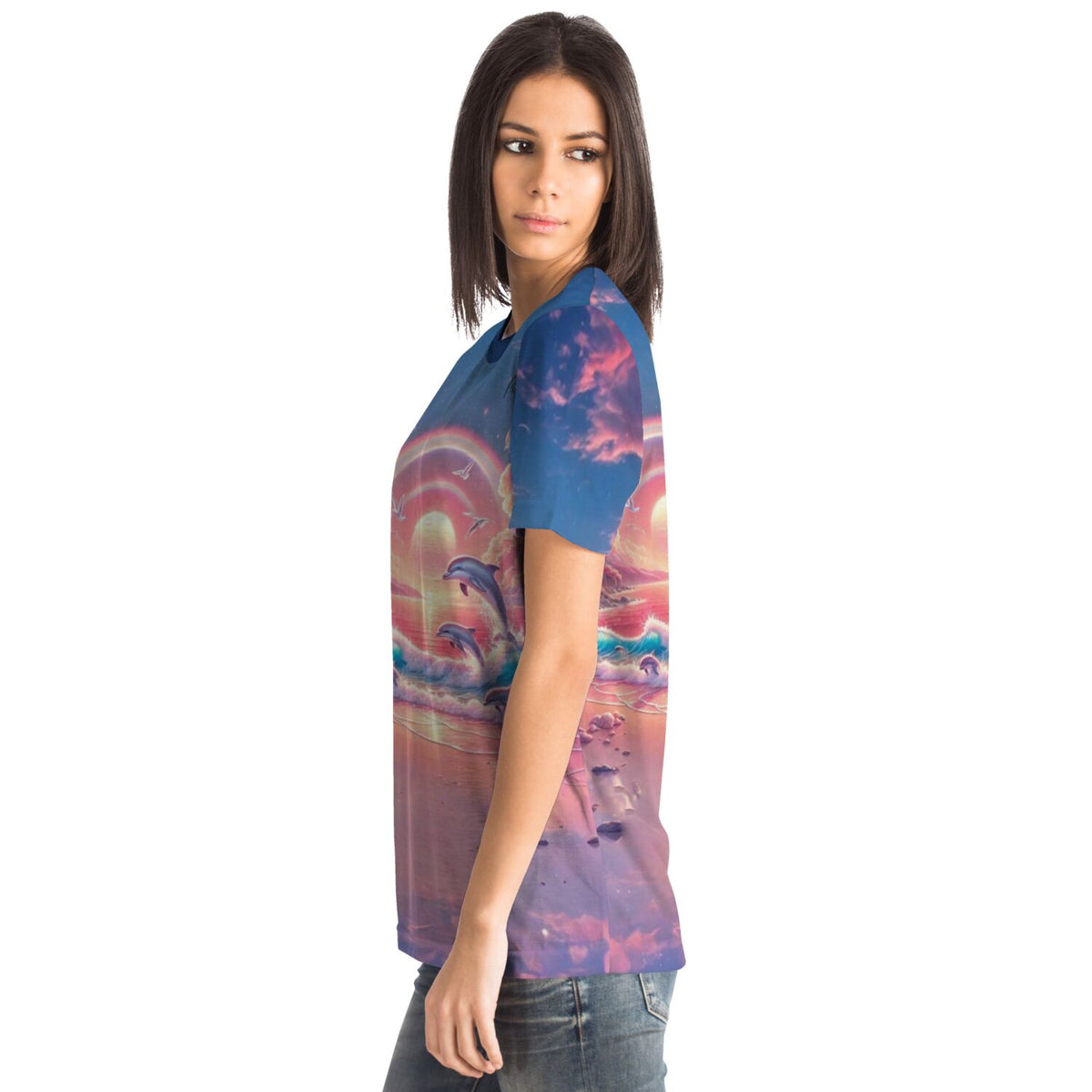 Frau trägt Dreamer T-Shirt mit Pinkes Meeresrauschen Motiv, ähnlich ästhetisch wie Diamond Painting oder Malen nach Zahlen