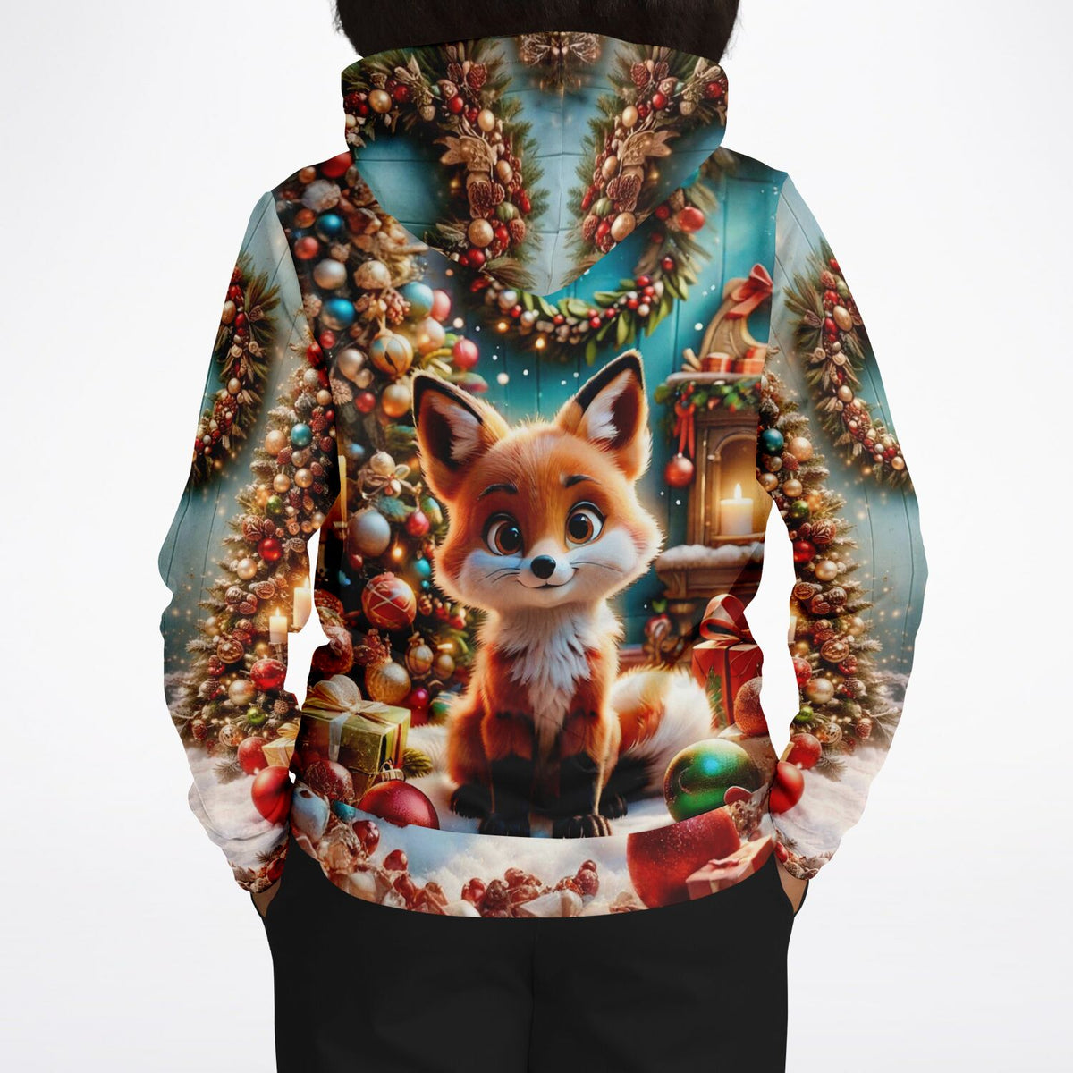 Dreamer Hoodie mit niedlichem Fuchs-Motiv vor weihnachtlicher Kulisse, perfekt für Fans von Diamond Painting und DIY-Art.