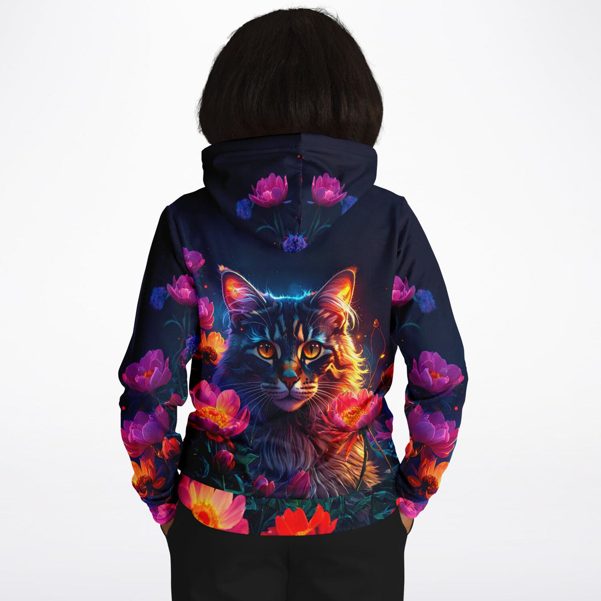 Dreamer Hoodie Hüterin der Nachtblüten mit farbenfrohem Katzenmotiv und leuchtenden Blumen in AOP-Druck