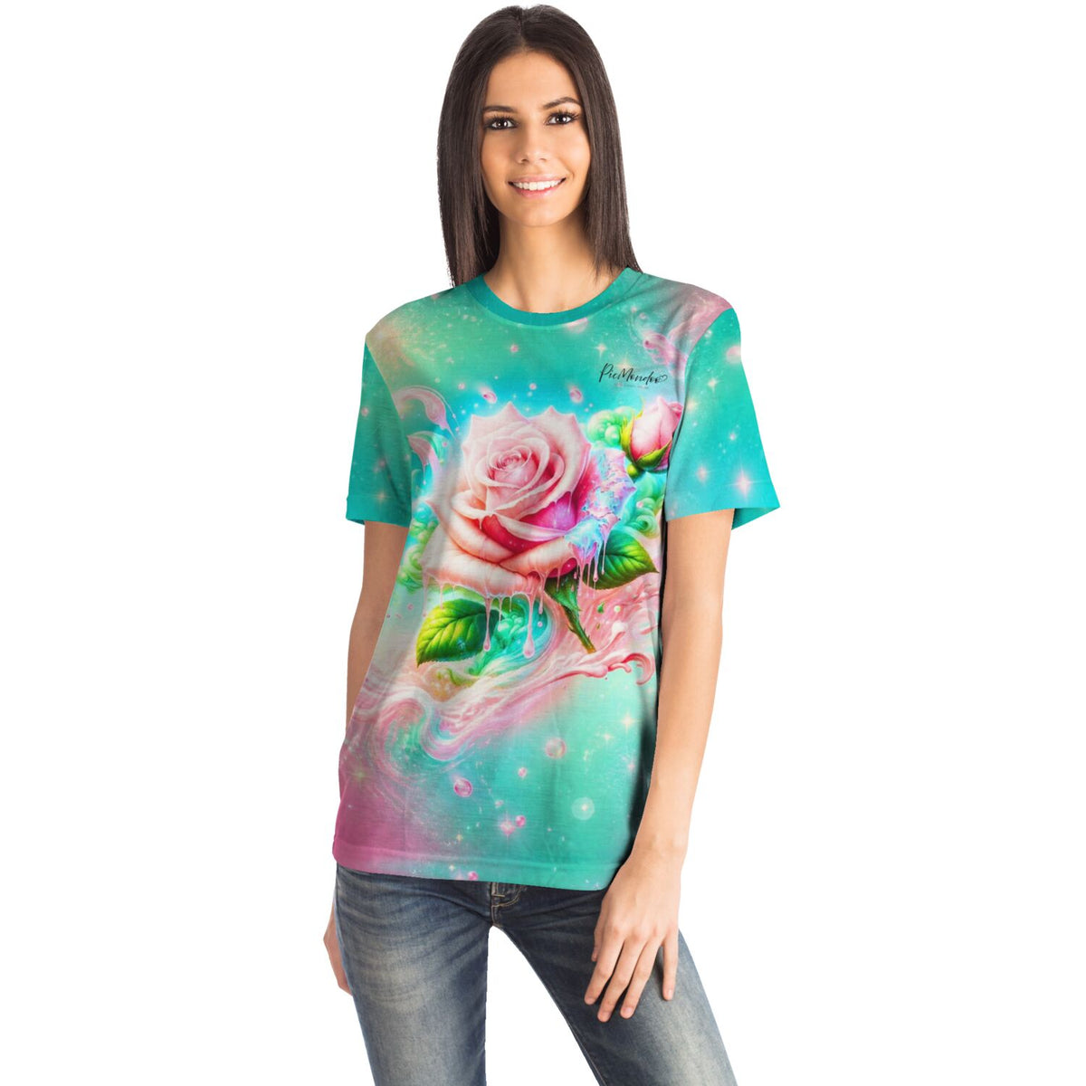 Frau trägt Dreamer T-Shirt Candy Rose mit floralem Motiv im Design unserer Malen nach Zahlen und Diamond Painting Sets