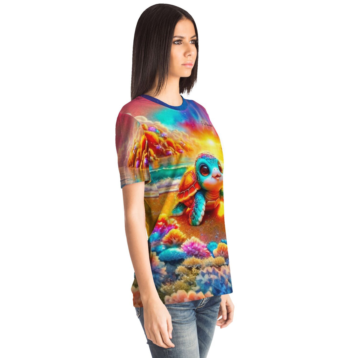 Frau trägt Dreamer T-Shirt mit buntem Schildkröten-Motiv, inspiriert von Diamond Painting Kunst und lebendigen Farben.