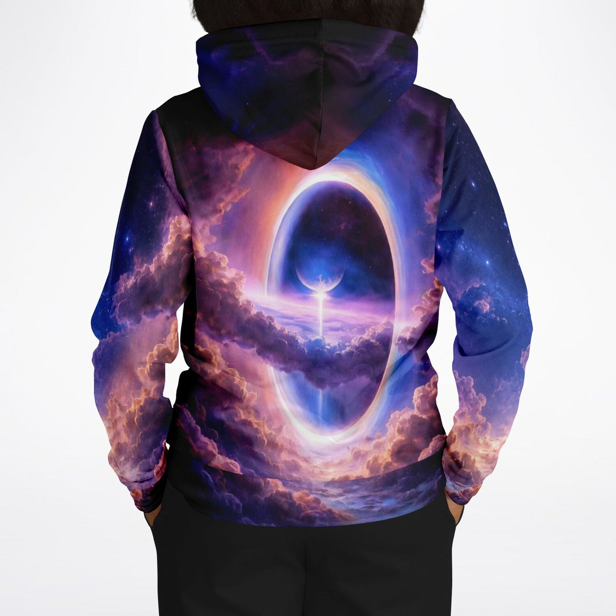 Dreamer Hoodie mit galaktischem Tor-Motiv, Weltraum-Design mit leuchtenden Wolken und Sternen als ästhetische Mode