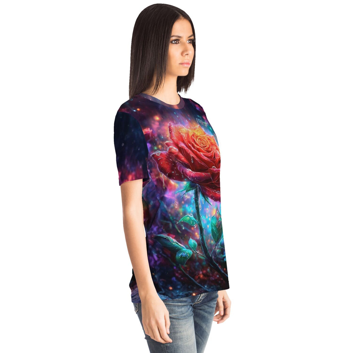 Frau trägt Dreamer T-Shirt mit leuchtendem Rosen-Motiv im Stil von Diamond Painting und Malen nach Zahlen Kunst