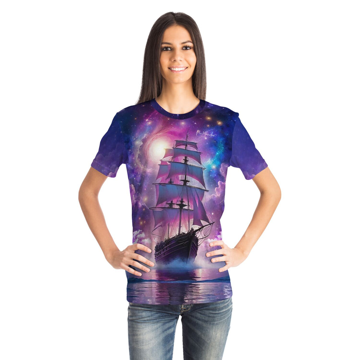Frau trägt Dreamer T-Shirt mit Starlight Ocean Motiv im Stil von Diamond Painting und Malen nach Zahlen Kunst