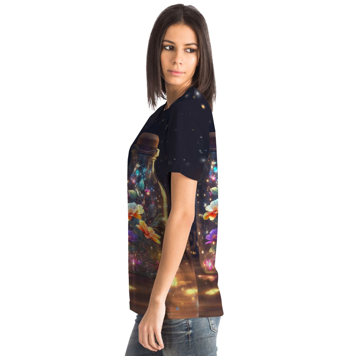 Frau trägt Dreamer T-Shirt mit leuchtendem Blütenzauber Motiv im Stil unserer beliebten Diamond Painting Designs