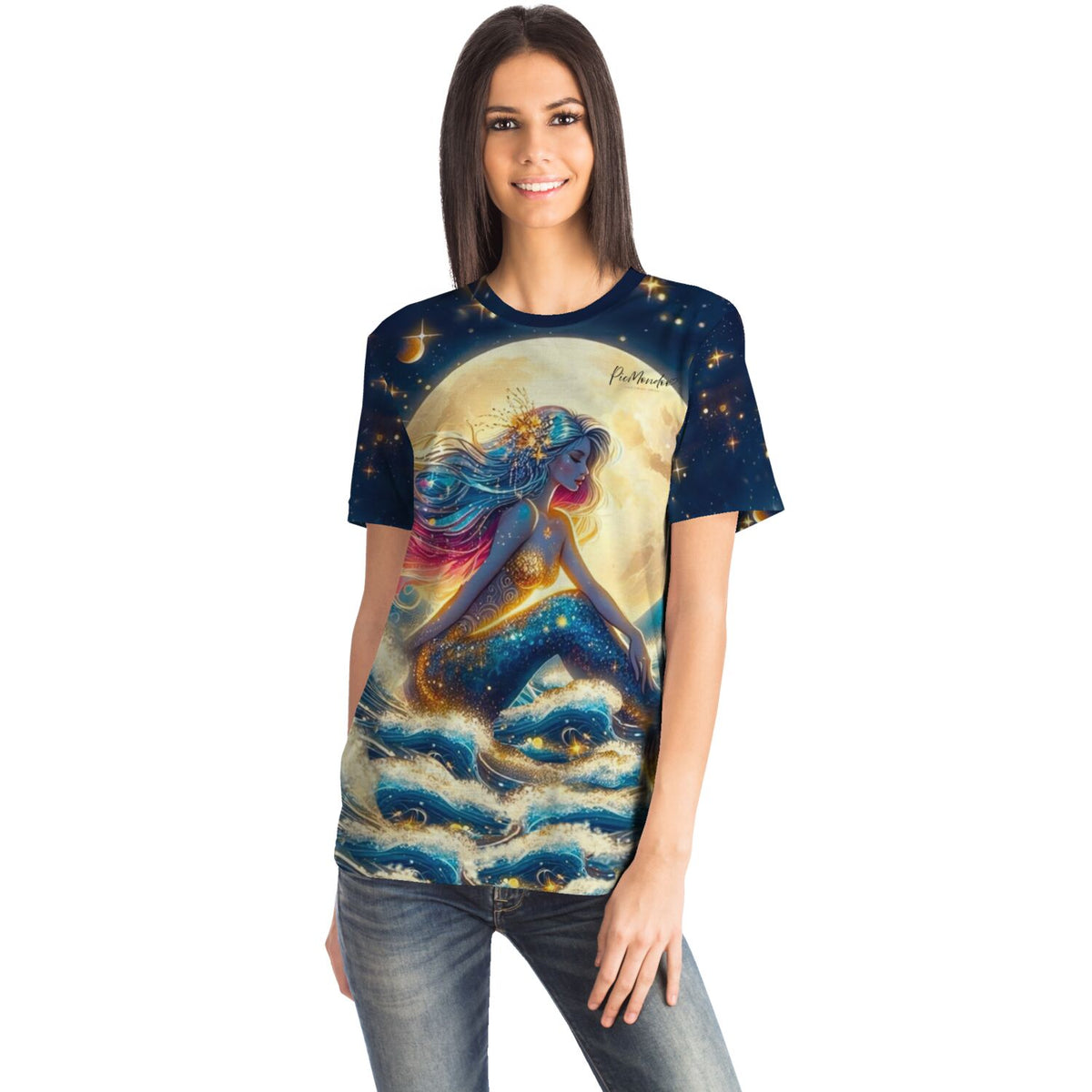 Frau trägt Dreamer T-Shirt mit Meerjungfrau-Motiv im Sternenhimmel, passend für Fans von Diamond Painting und DIY-Kunst.