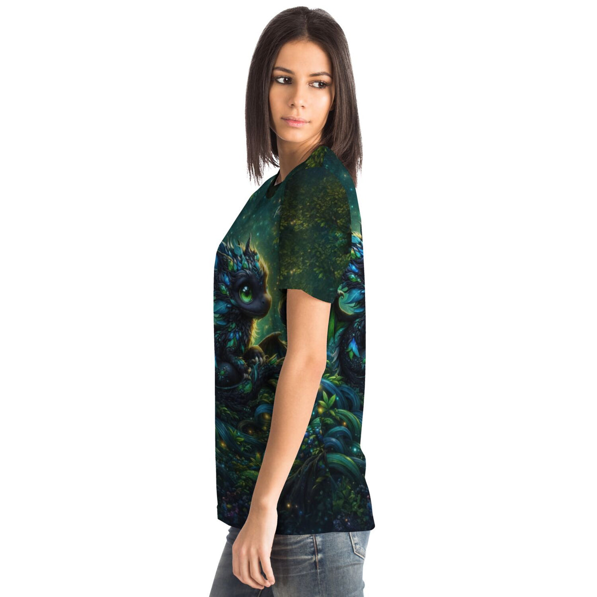 Frau trägt Dreamer T-Shirt mit mystischem Drago Drachen Motiv, ideal für Fans von Diamond Painting und Fan-Art.