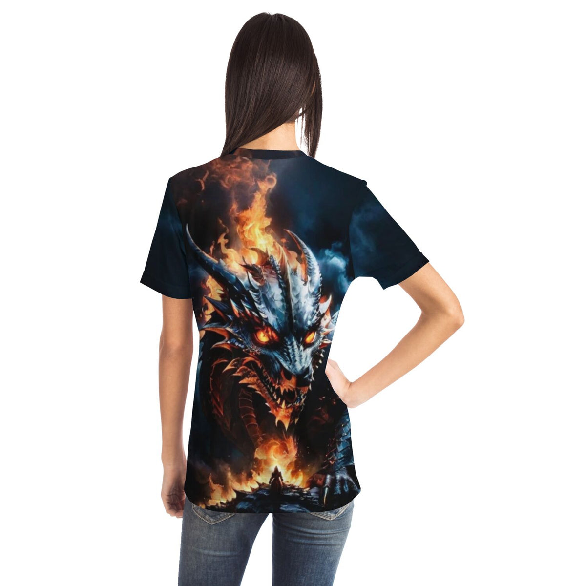T-Shirt mit feurigem Drachen-Motiv, das ähnlich detailliert wie unsere Diamond Painting und Malen nach Zahlen Sets wirkt.