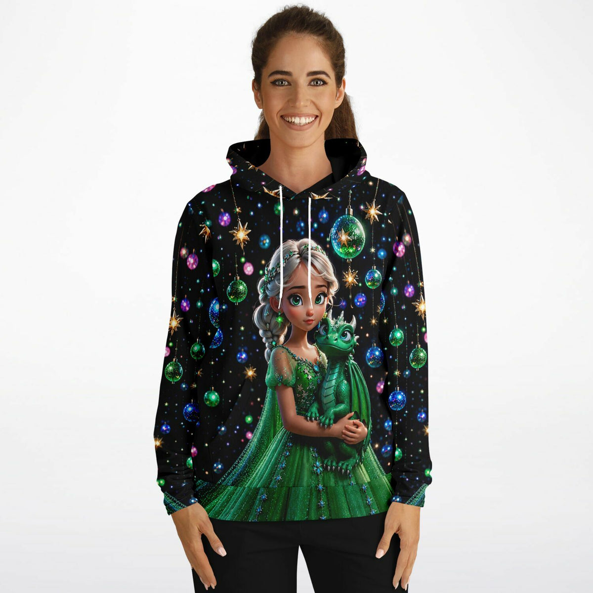 Frau trägt Dreamer Hoodie mit Dragon Girl Motiv im Stil unserer Diamond Painting Sets für Fans von Malen nach Zahlen
