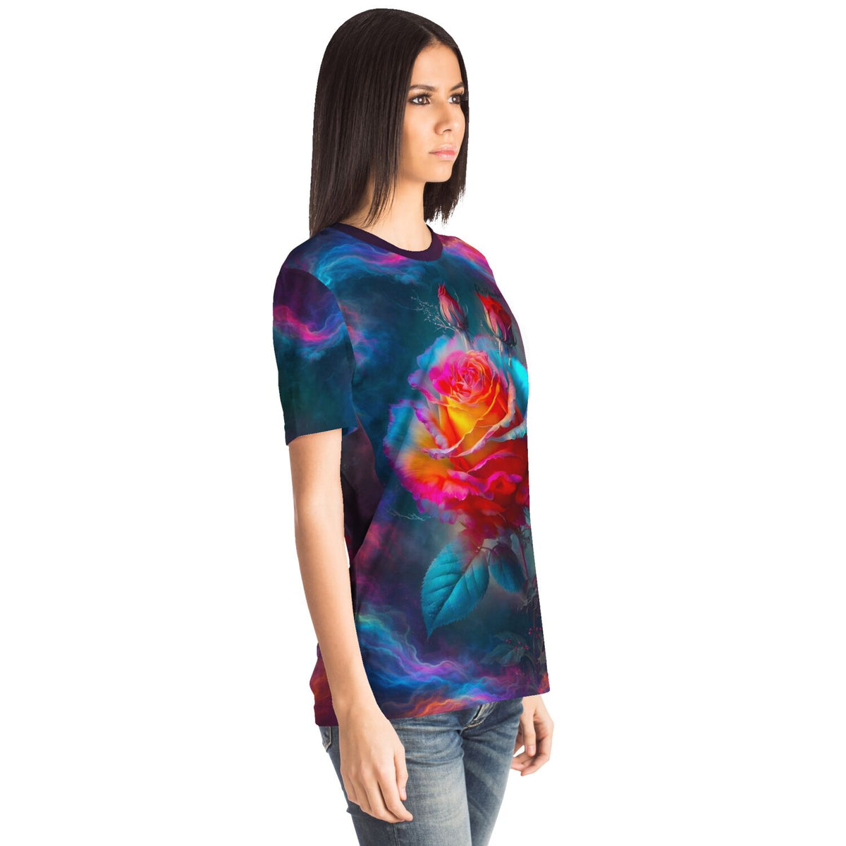 Frau trägt Dreamer T-Shirt mit buntem Rosenblüten-Motiv im Stil von Diamond Painting und Malen nach Zahlen Kunstwerken