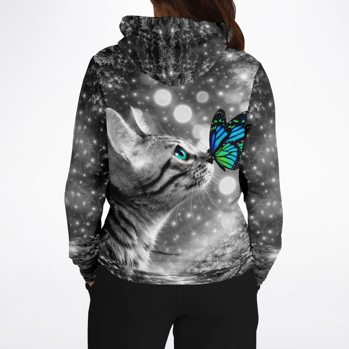 Dreamer Hoodie mit Lovely Cat Motiv: Schwarz-weiß Katze mit blauem Schmetterling und leuchtenden Lichteffekten