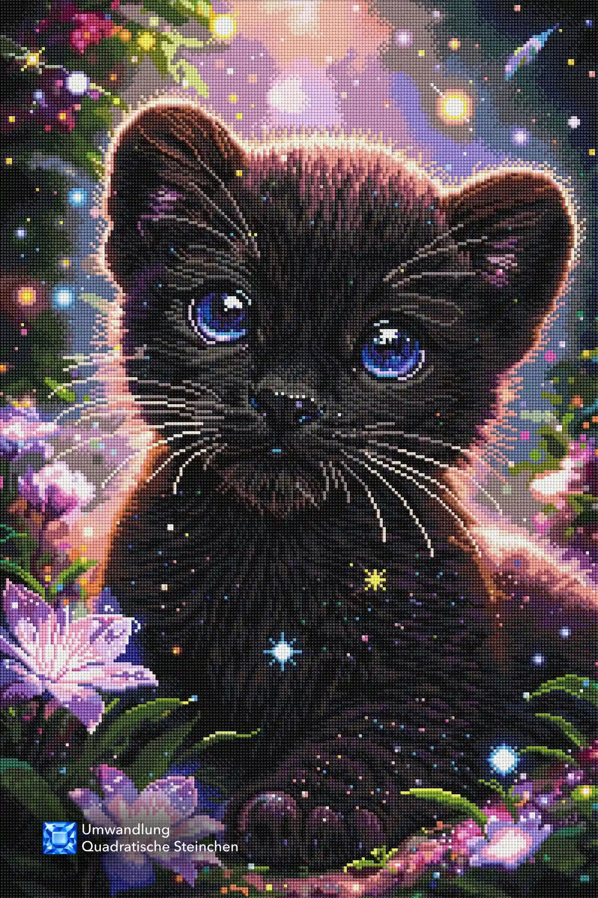 Diamond Painting schwarzer Panther: Niedliches Tierbaby mit blauen Augen, umgeben von Blüten und Sternenhimmel.