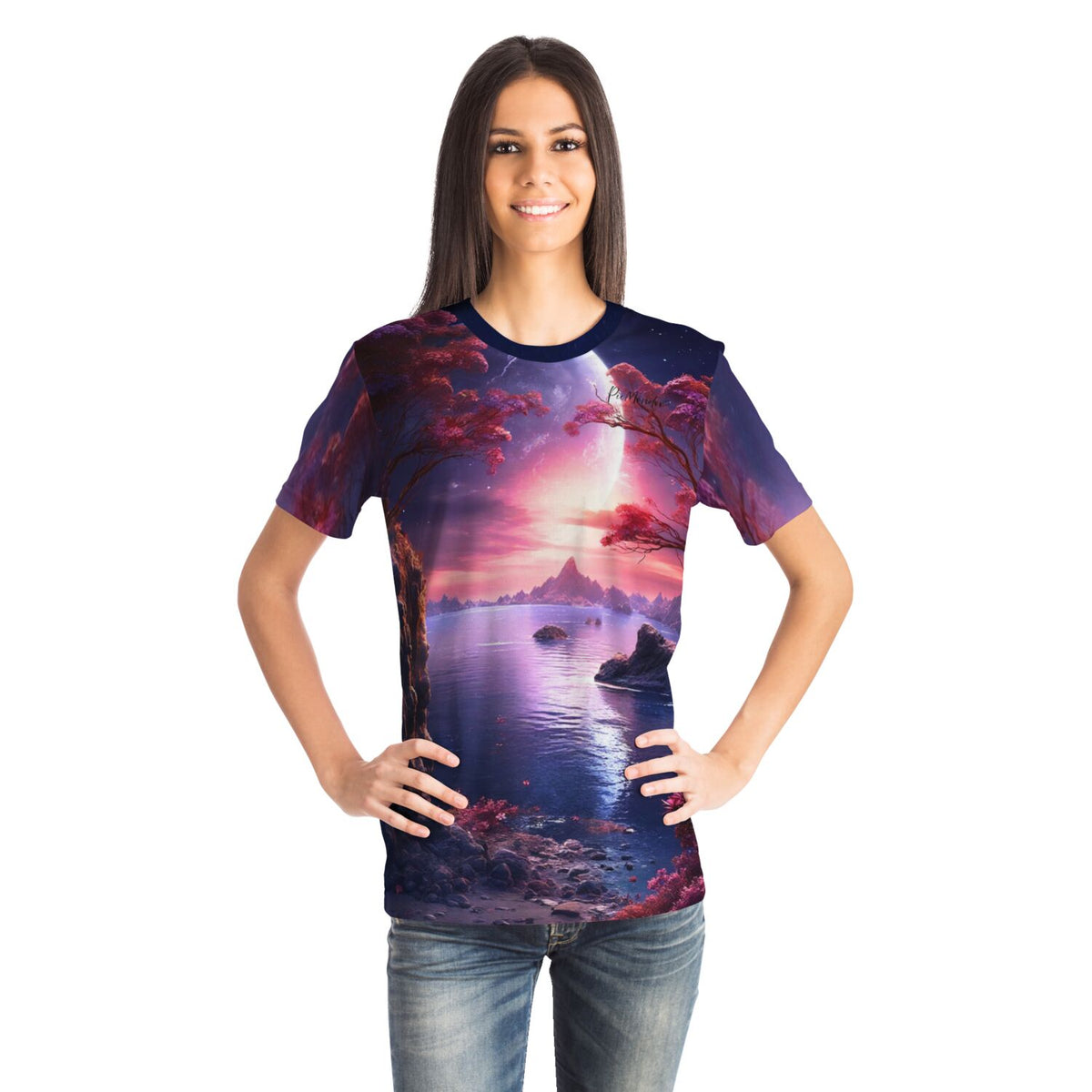 Frau in Dreamer T-Shirt mit fantastischem Mond-Landschafts-Motiv im Stil von Diamond Painting und Malen nach Zahlen Kunst