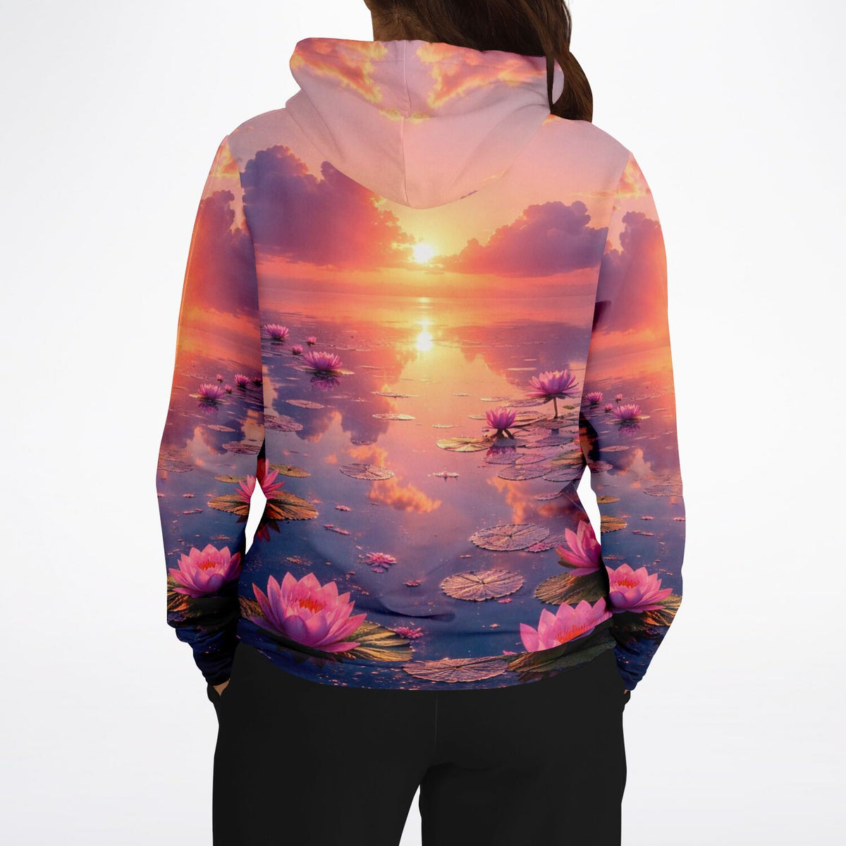 Dreamer Hoodie mit Abenddämmerung-Motiv, Lotusblüten auf spiegelndem See als künstlerisches All-Over-Print Design
