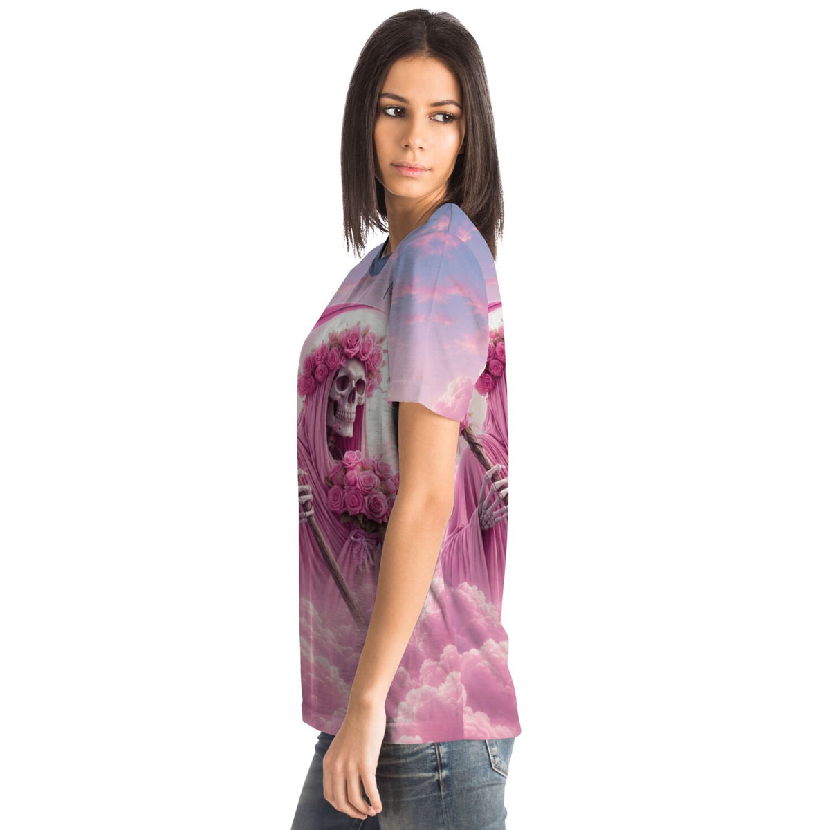 Frau trägt Dreamer T-Shirt mit Rosenträume Motiv, inspiriert von ästhetischen Diamond Painting und Malen nach Zahlen Designs