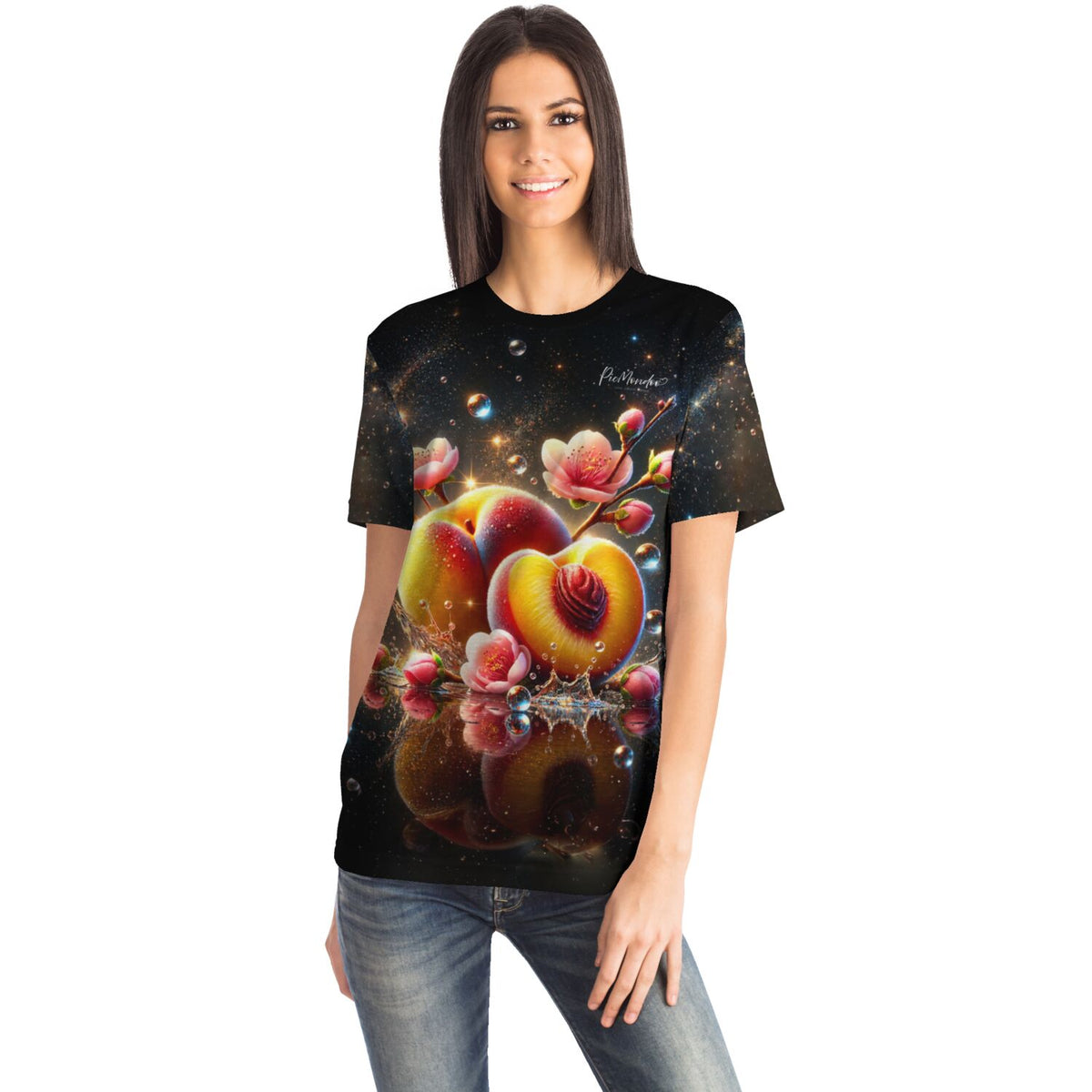 Frau trägt Dreamer T-Shirt mit Pfirsich-Motiv, das den detailreichen Stil von Diamond Painting und Malen nach Zahlen zeigt.