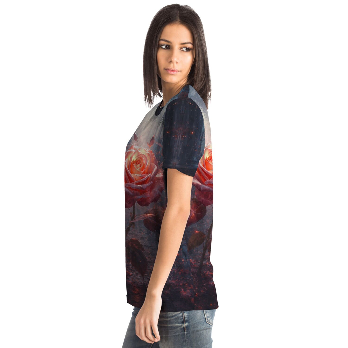 Frau trägt Dreamer T-Shirt mit Herzflamme-Motiv aus glühenden roten Rosen im Stil von Malen nach Zahlen Designs