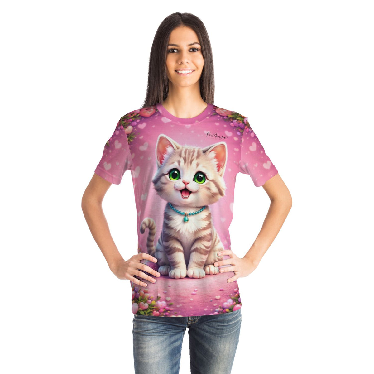 Frau trägt rosa T-Shirt mit süßem Katzen-Motiv, inspiriert von unseren Diamond Painting und Malen nach Zahlen Designs.