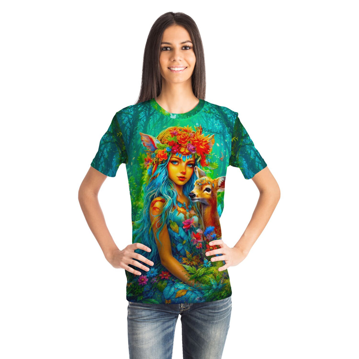 Frau trägt Dreamer T-Shirt mit Waldmädchen Motiv, inspiriert von Diamond Painting und Malen nach Zahlen Kunstwerken.