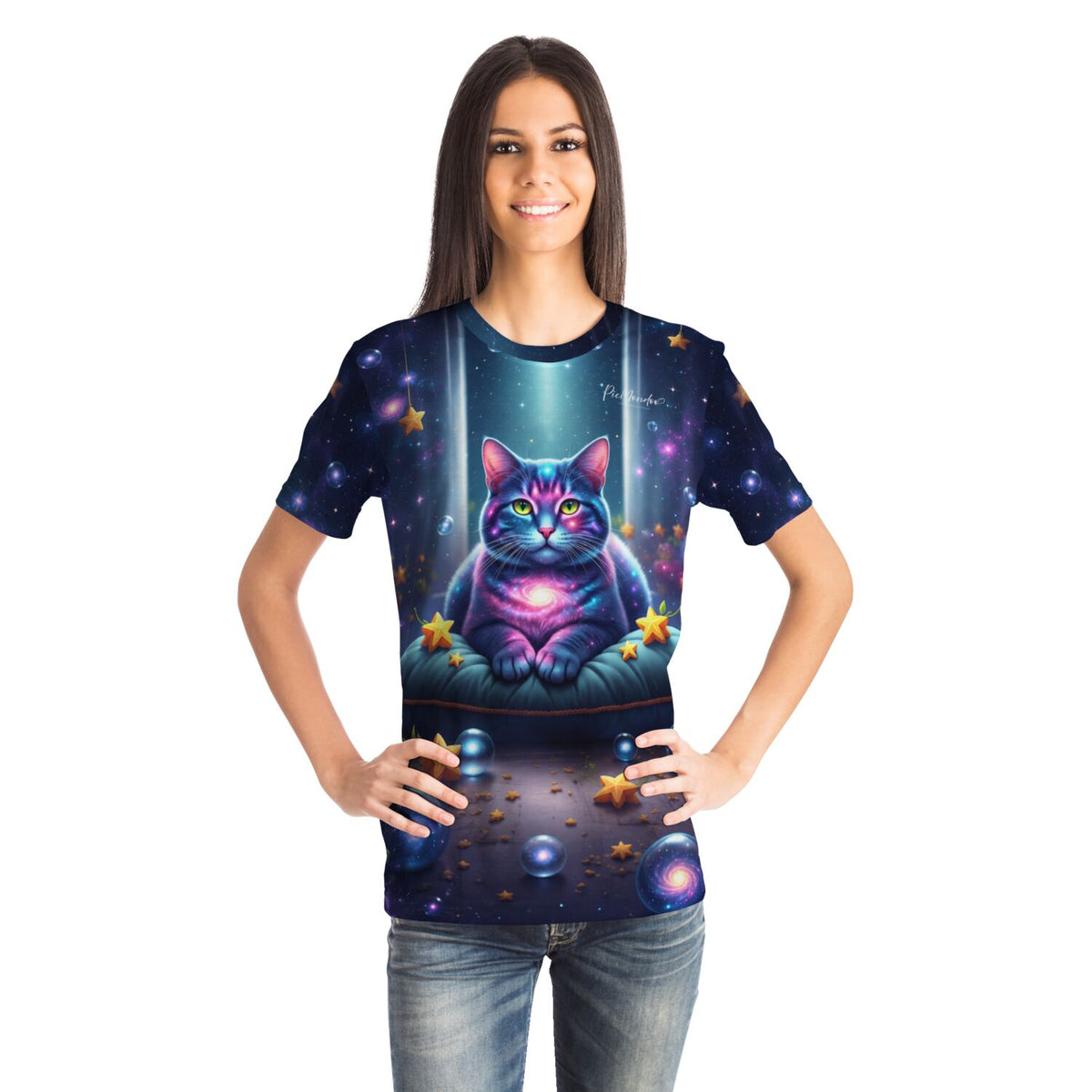 Frau trägt ein T-Shirt mit Wächterin Andromeda Motiv, ideal für Fans von Diamond Painting und Malen nach Zahlen Designs.