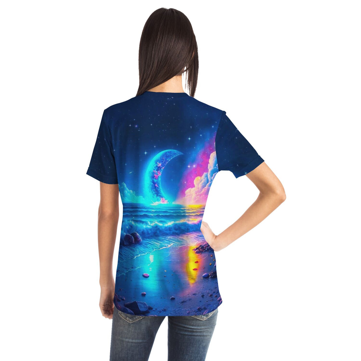 T-Shirt mit Diamond Painting Motiv: leuchtender Strand bei Mondschein mit bunten Farben im Stil eines Bastelsets.